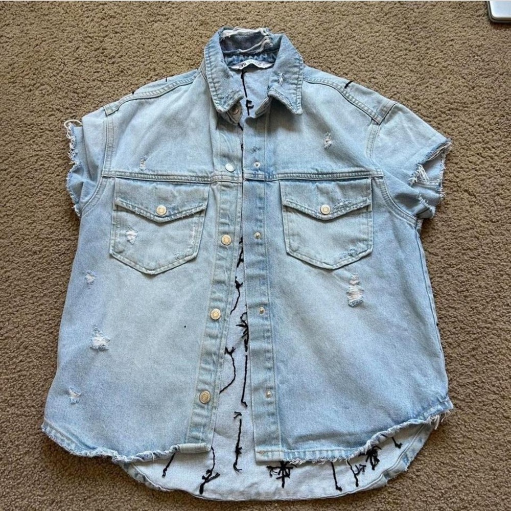 XS Distressed denim Zara Jacket‎ with eye design